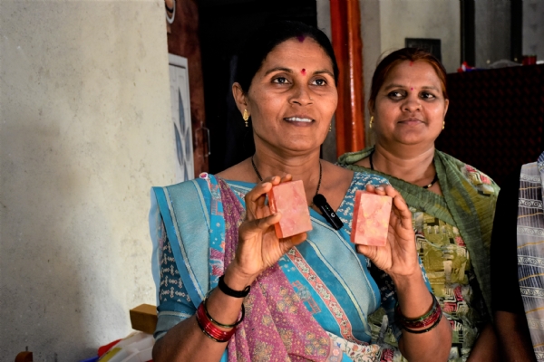 નર્મદા જિલ્લાના વિસ્તાર સહિત સ્ટેચ્યુ ઓફ યુનિટી ખાતે આવતા પ્રવાસીઓ માટે કેસૂડાના ફૂલો બન્યા ખાસ આકર્ષણનું કેન્દ્ર