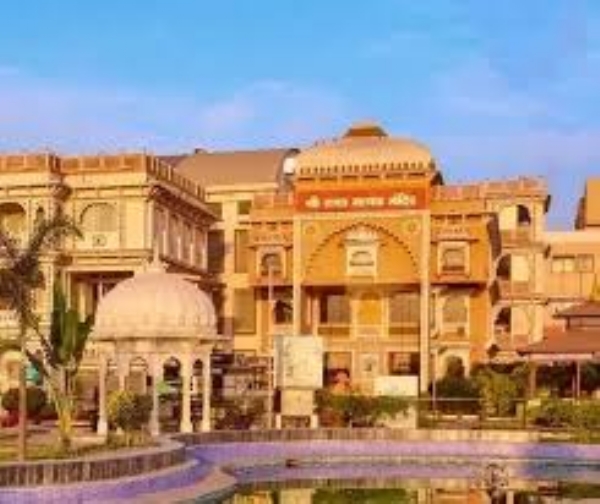 હરે કૃષ્ણ મંદિર, ભાડજ દ્વારા શ્રી ચૈતન્ય મહોત્સવ અને ફૂલોની હોળી ઉજવણી