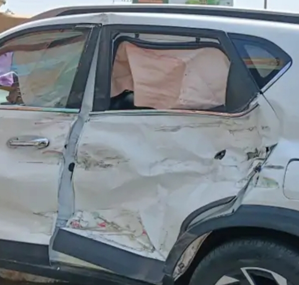 સમી-શંખેશ્વર હાઈવે પર કાર અકસ્માત, જાનહાનિ ટળી સમી-શંખેશ્વર હાઈવે પર કાર અકસ્માત, જાનહાનિ ટળી