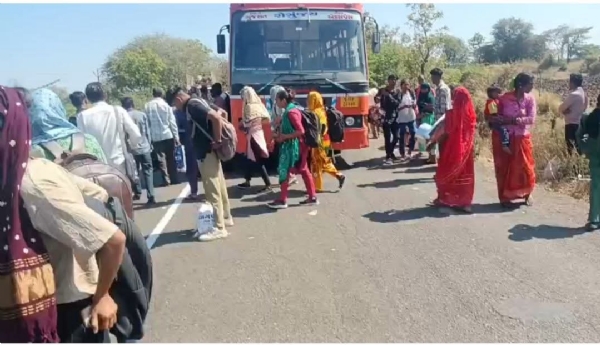 ચરખડીયા નજીક એસટી બસ અને ઓટો રીક્ષા વચ્ચે અકસ્માત: મુસાફરોમાં ભયનો માહોલ, ઇજાગ્રસ્તોને સારવાર