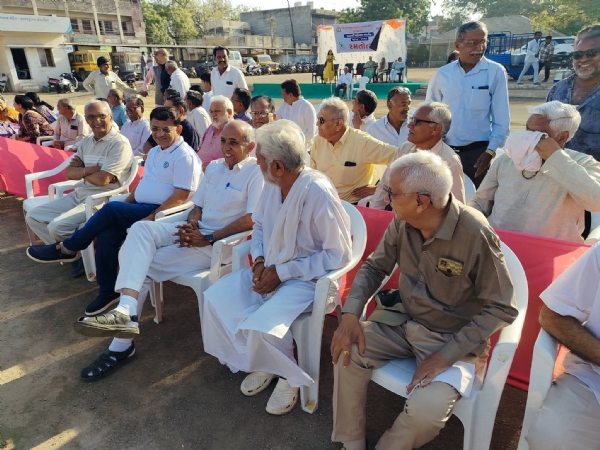 સાવરકુંડલા વ્યાયામ મંદિરમાં સિનિયર સિટીઝન સ્પર્ધા: 150થી વધુ વરિષ્ઠ નાગરિકોની ઉત્સાહભેર ભાગીદારી સાવરકુંડલા વ્યાયામ મંદિરમાં સિનિયર સિટીઝન સ્પર્ધા: 150થી વધુ વરિષ્ઠ નાગરિકોની ઉત્સાહભેર ભાગીદારી