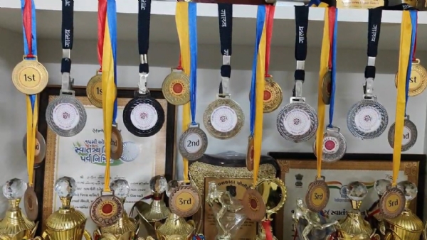 Adivasi beg paipar benf ne shay ni mang Adivasi beg paipar benf ne shay ni mang