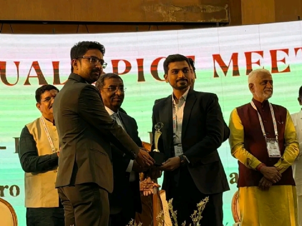 FISS 10 Annual Spice Trade Meetમાં ઊંઝાના અગ્રણી મસાલા વેપારીઓનું સન્માન FISS 10 Annual Spice Trade Meetમાં ઊંઝાના અગ્રણી મસાલા વેપારીઓનું સન્માન