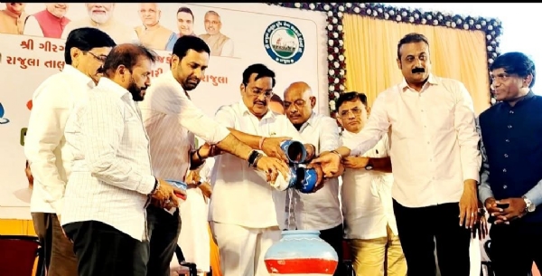 રાજુલા જળ સંમેલનમાં અનોખી શરૂઆત: દીપ પ્રાગટ્યને બદલે કેન્દ્રીય મંત્રી સી.આર. પાટીલ દ્વારા જળાભિષેક