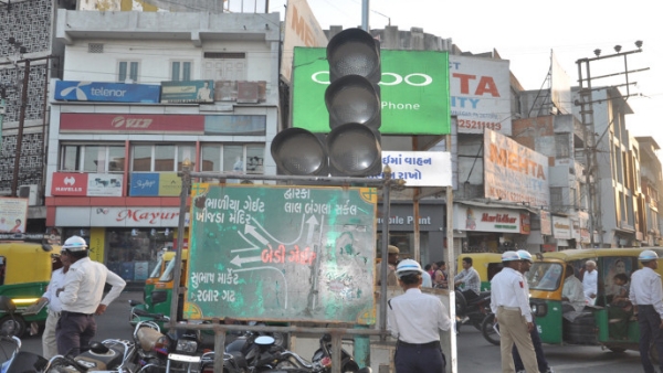 ટ્રાફિક સિગ્નલો ટ્રાફિક સિગ્નલો