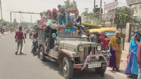 Ambaji ma bus steshan ma bhare bhid Ambaji ma bus steshan ma bhare bhid