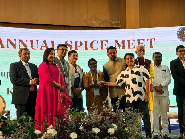 FISS 10 Annual Spice Trade Meetમાં ઊંઝાના અગ્રણી મસાલા વેપારીઓનું સન્માન FISS 10 Annual Spice Trade Meetમાં ઊંઝાના અગ્રણી મસાલા વેપારીઓનું સન્માન