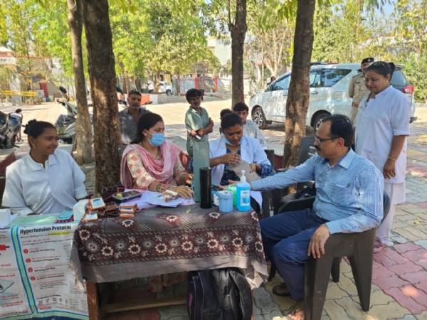 ઈશ્વરીયા ગામે ખાતેના સેવાસેતુ કાર્યક્રમની મુલાકાત લેતા કલેક્ટર એસ .ડી ધાનાણી. ઈશ્વરીયા ગામે ખાતેના સેવાસેતુ કાર્યક્રમની મુલાકાત લેતા કલેક્ટર એસ .ડી ધાનાણી.