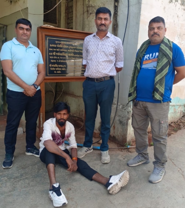 નંદાસણ પોલીસ સ્ટેશનના દુત્પ્રેરણ કેસનો ફરાર આરોપી 6 માસ બાદ દાહોદથી ઝડપી પડાયો નંદાસણ પોલીસ સ્ટેશનના દુત્પ્રેરણ કેસનો ફરાર આરોપી 6 માસ બાદ દાહોદથી ઝડપી પડાયો