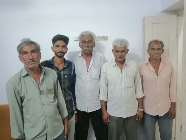 આંબારામા ગામે જુગાર રમી રહેલ 6 સકુનીઓ ઝડપાયા.