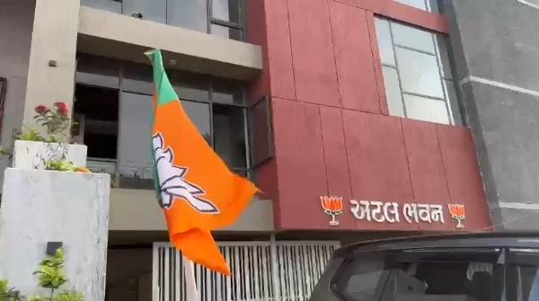 પોરબંદર ભાજપના કાર્યાલય ખાતે ભાજપના કાર્યકરો વચ્ચે મારામારી.