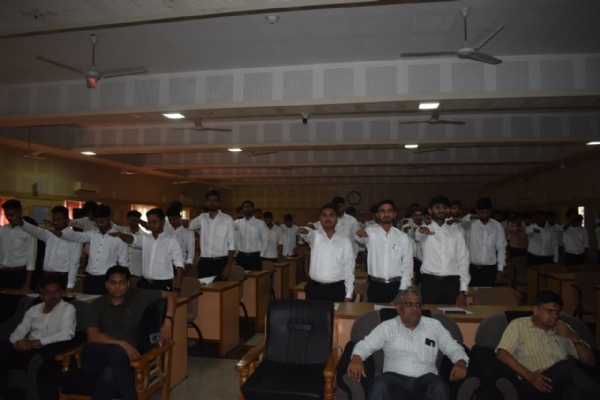 જૂનાગઢ વેટરનરી કોલેજની ૧૩મી બેચનો વેલીડીક્ટ્રી કાર્યક્રમ જૂનાગઢ વેટરનરી કોલેજની ૧૩મી બેચનો વેલીડીક્ટ્રી કાર્યક્રમ