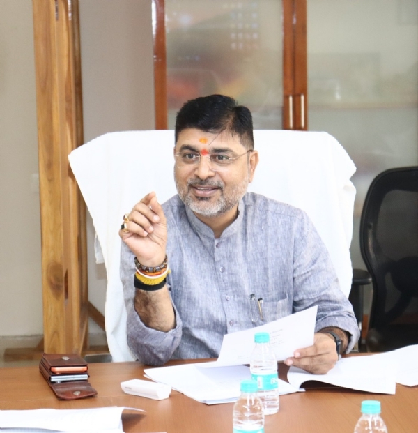 ફાઈલ ફોટો: મંત્રી સંજયસિંહ મહિડા ફાઈલ ફોટો: મંત્રી સંજયસિંહ મહિડા