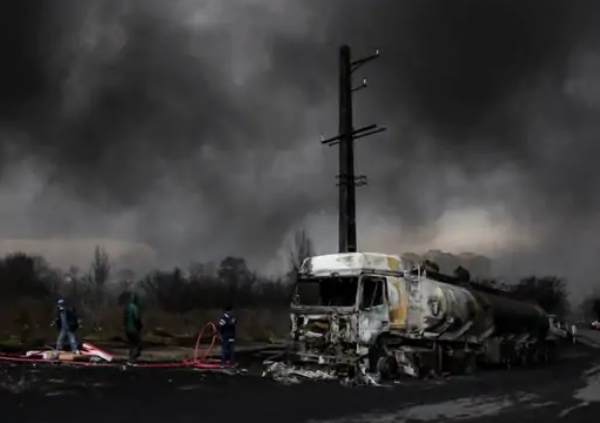 ઈરાનમાં તેલના ડેપો પર હુમલા બાદ, ઝેરી ધુમાડાના જાડા વાદળો