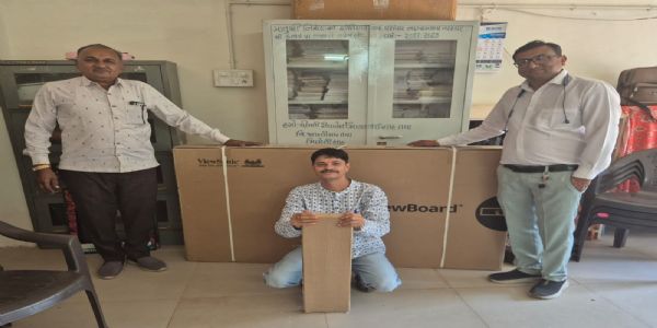 શ્રી કંટાળા પ્રાથમિક શાળામાં રોટરી ક્લબ ભાવનગર દ્વારા સ્માર્ટ બોર્ડનું દાન, વિદ્યાર્થીઓને ટેકનોલોજી આધારિત શિક્ષણ મળશે.