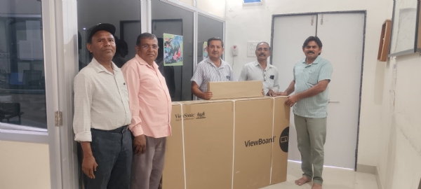 રોટરી ક્લબ ભાવનગર દ્વારા ગ્રામદક્ષિણામૂર્તિ આંબલા પરિવારની શાળાઓને સ્માર્ટ બોર્ડનું દાન.