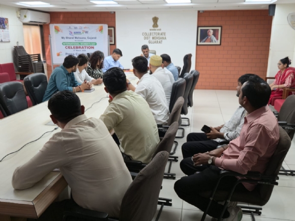 મહેસાણા જિલ્લામાં ગેસ એજન્સી ધારકોની બેઠક યોજાઈ, LPG સિલિન્ડરનો પૂરતો જથ્થો ઉપલબ્ધ
