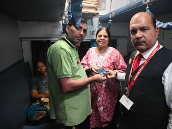 ભાવનગર મંડળના કર્મચારીઓએ દર્શાવી ઈમાનદારી