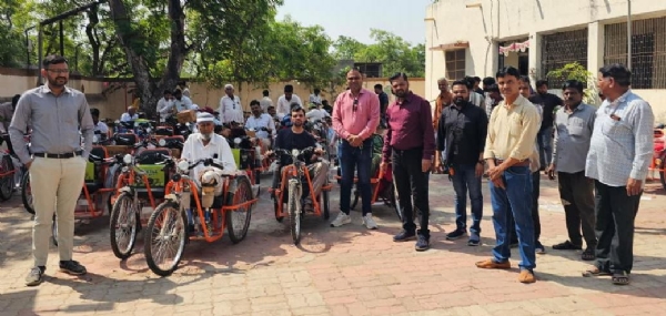 સુરેન્દ્રનગરમાં જોયસ્ટિક વ્હીલચેર અને મોટરાઈઝ્ડ ટ્રાઈસિકલનું વિતરણ