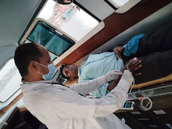 પોરબંદરમાં બોટ એમ્બ્યુલન્સ 108ની ટીમે માછીમાર નો જીવ બચાવ્યો. પોરબંદરમાં બોટ એમ્બ્યુલન્સ 108ની ટીમે માછીમાર નો જીવ બચાવ્યો.