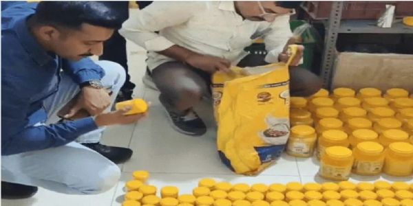 સુરતમાં નકલી ઘી કૌભાંડનો પર્દાફાશ: ‘શ્રી સહજાનંદ’ અને ‘શ્રી ગજાનંદ’ નામે વેચાતું નકલી ઘી, 2200 ડબ્બા જપ્ત