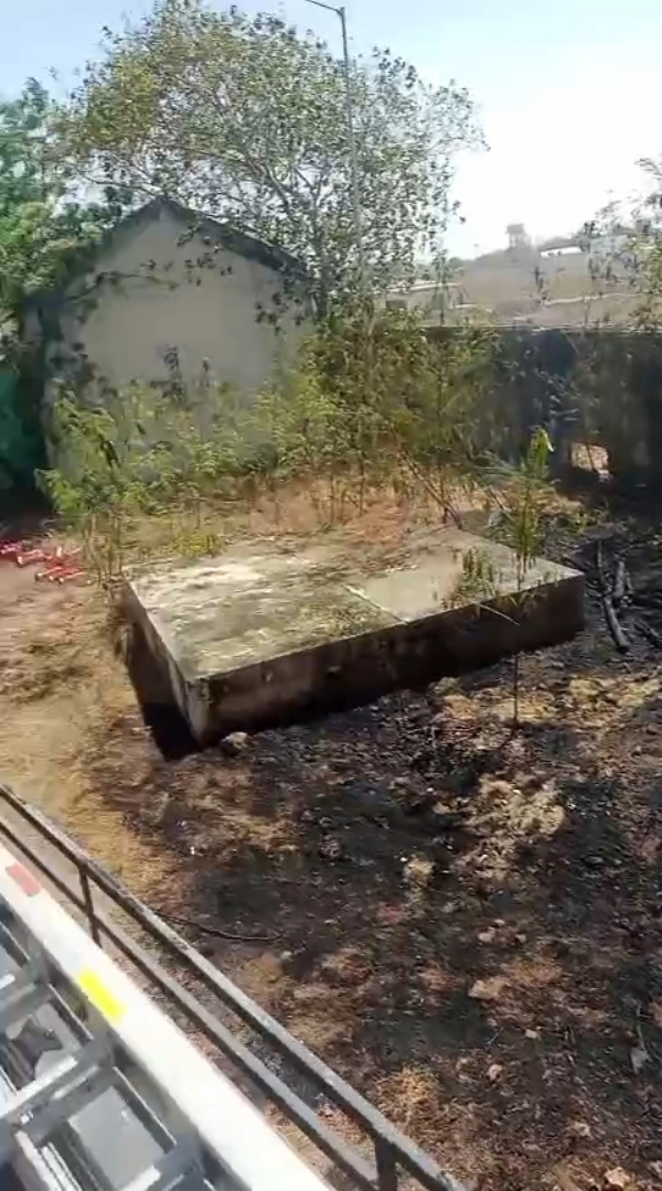 સરદાર પટેલ નેવી કવાર્ટર વિસ્તારમાં લાગી આગ.