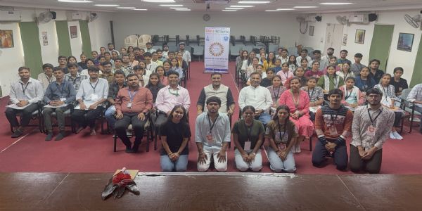 કેએસવી સંલગ્ન સર્વ નેતૃત્વના યુવાનો સાથે ભારતના પ્રથમ આદર્શ ગામ બનાવનાર યુવા સરપંચનો સંવાદ યોજાયો