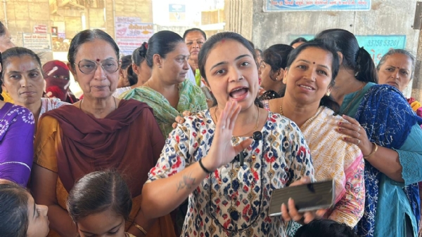 ઉદ્યોગનગરનુ ફાટક બંધ કરવા સામે સ્થાનિકોમાં આક્રોશ.