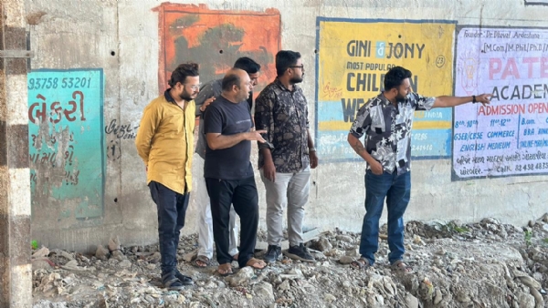 ઉદ્યોગનગરનુ ફાટક બંધ કરવા સામે સ્થાનિકોમાં આક્રોશ.