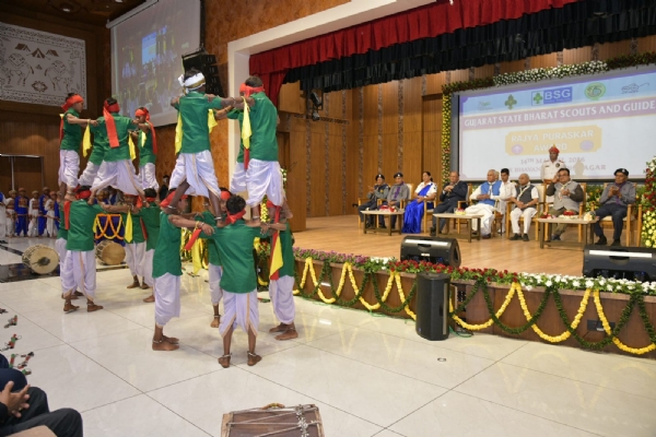 રાજ્યપાલ આચાર્ય દેવવ્રત