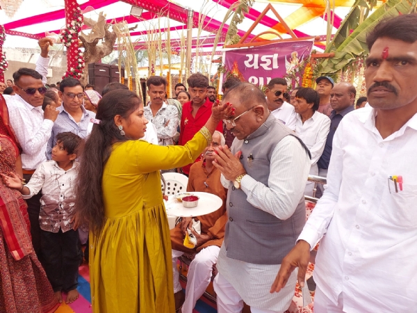 ગોકળગઢ ગામે શેડના ખાતમુહૂર્ત સાથે વિકાસ મુદ્દે ચર્ચા, ધારાસભ્ય સુખાજી ઠાકોરની ઉપસ્થિતિ