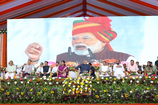 વિકાસ કામોના લોકાર્પણ અને ખાતમુહૂર્ત સંપન્ન