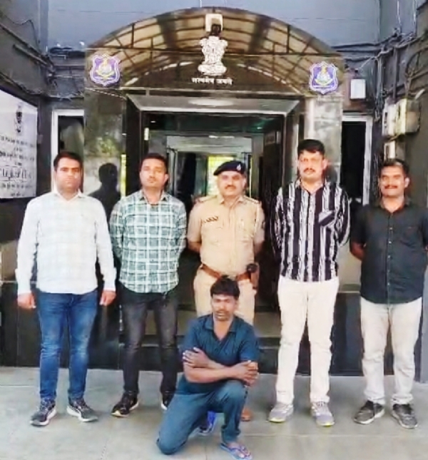 અંકલેશ્વર જીઆઈડીસી પોલીસને પેટ્રોલીંગ દરમિયાન મળી મોટી સફળતા અંકલેશ્વર જીઆઈડીસી પોલીસને પેટ્રોલીંગ દરમિયાન મળી મોટી સફળતા