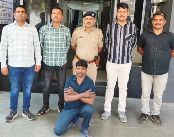 અંકલેશ્વર જીઆઈડીસી પોલીસને પેટ્રોલીંગ દરમિયાન મળી મોટી સફળતા અંકલેશ્વર જીઆઈડીસી પોલીસને પેટ્રોલીંગ દરમિયાન મળી મોટી સફળતા