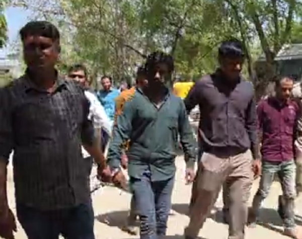 પાટણ નીલમ સિનેમા નજીક યુસુફખાન પઠાણ હત્યા કેસમાં 4 આરોપી ઝડપાયા પાટણ નીલમ સિનેમા નજીક યુસુફખાન પઠાણ હત્યા કેસમાં 4 આરોપી ઝડપાયા