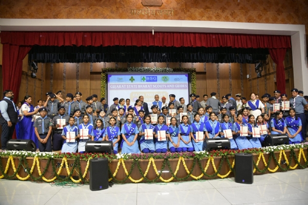 રાજ્યપાલ આચાર્ય દેવવ્રત