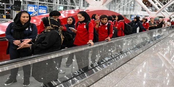 ઈરાની મહિલા ફૂટબોલ ટીમના ત્રણ સભ્યોએ, ઓસ્ટ્રેલિયામાં આશ્રય માંગવાનો ઇનકાર કર્યો