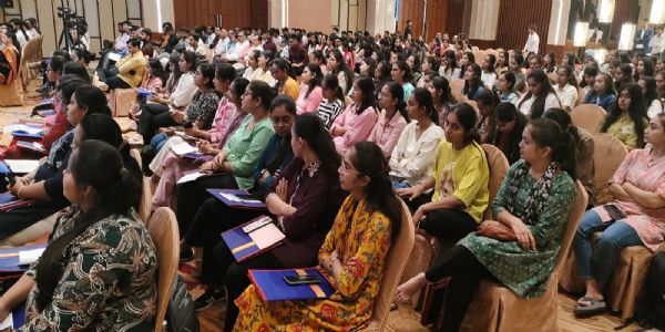 ભકત કવિ નરસિંહ મહેતા યુનિવર્સિટી દ્વારા આયોજિત આંતરરાષ્ટ્રીય પરિષદમાં નવા વિશ્વ વ્યવસ્થામાં ભારતની ભૂમિકા વિષયે મંથન