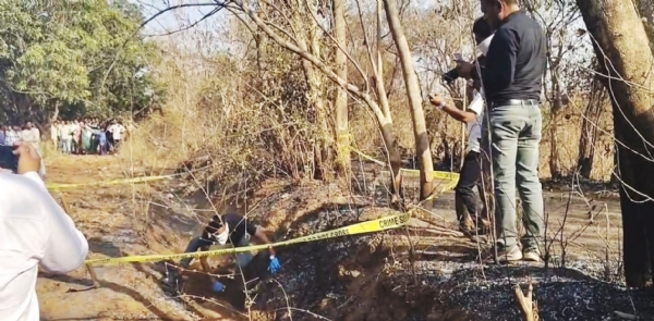 નેત્રંગમાં ખેતરમાંથી ગુમ થયેલી મહિલાની દટાયેલી લાશ મળી આવતા ચકચાર નેત્રંગમાં ખેતરમાંથી ગુમ થયેલી મહિલાની દટાયેલી લાશ મળી આવતા ચકચાર