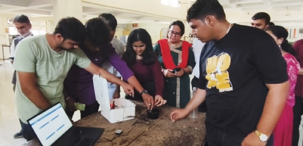 ભરૂચના વિદ્યાર્થીઓએ બનાવ્યું સ્માર્ટ એકવા પ્રીડીક્ટ ડિવાઇસ નવું ઈનોવેશન ભરૂચના વિદ્યાર્થીઓએ બનાવ્યું સ્માર્ટ એકવા પ્રીડીક્ટ ડિવાઇસ નવું ઈનોવેશન