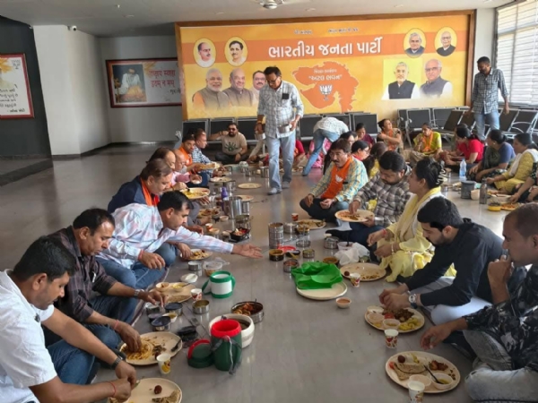 પોરબંદર શહેર અને તાલુકા ભાજપની ટિફિન બેઠક યોજાઇ. પોરબંદર શહેર અને તાલુકા ભાજપની ટિફિન બેઠક યોજાઇ.