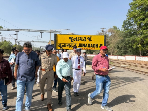 મંડળ રેલ પ્રબંધક દ્વારા જેતલસર, જૂનાગઢ અને સોમનાથ