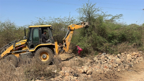 પોરબંદરના ખાપટ વિસ્તારમાં તંત્ર દ્વારા ડીમોલેશન હાથ ધરાયુ.