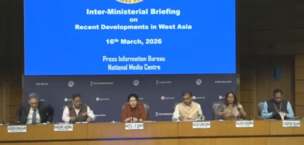 પેટ્રોલિયમ અને કુદરતી ગેસ મંત્રાલયના સંયુક્ત સચિવ સુજાતા શર્મા- એક પત્રકાર પરિષદમાં પેટ્રોલિયમ અને કુદરતી ગેસ મંત્રાલયના સંયુક્ત સચિવ સુજાતા શર્મા- એક પત્રકાર પરિષદમાં