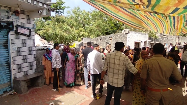 પોલીસ પ્રોટેકશન સાથે પી.જી.વી.સી.એલ ની ટીમે મિલકત પર કબ્જો મેળવ્યો.