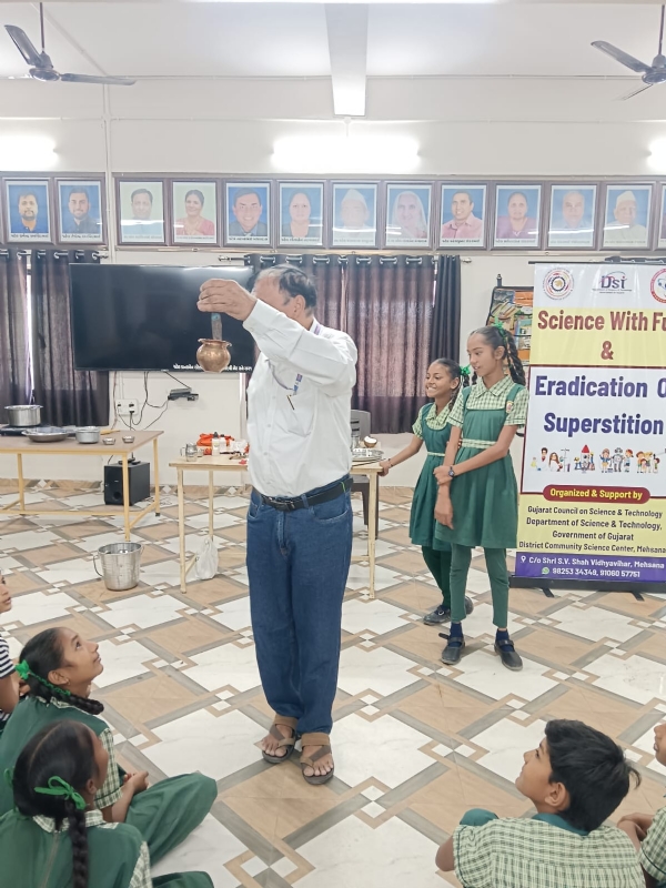 મહેસાણામાં “સાયન્સ વિથ ફન” અને અંધશ્રદ્ધા નિવારણ કાર્યક્રમ, વિદ્યાર્થીઓમાં વૈજ્ઞાનિક દૃષ્ટિકોણ વિકસ્યો
