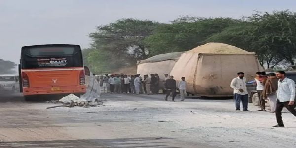 રાજસ્થાનના મેગા હાઇવે પર એક ખાનગી બસ અને ટ્રોલી વચ્ચે સામસામે ટક્કર, પાંચ મુસાફરોના મોત