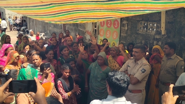 પોલીસ પ્રોટેકશન સાથે પી.જી.વી.સી.એલ ની ટીમે મિલકત પર કબ્જો મેળવ્યો.