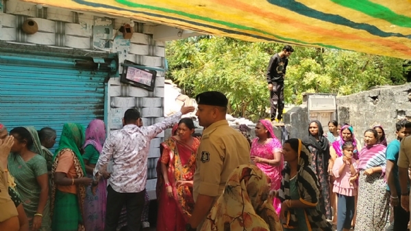 પોલીસ પ્રોટેકશન સાથે પી.જી.વી.સી.એલ ની ટીમે મિલકત પર કબ્જો મેળવ્યો.