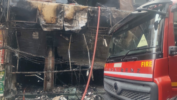 દિલ્હીના પાલમ વિસ્તારમાં એક બહુમાળી ઇમારતમાં આગ